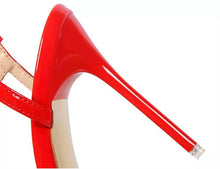 Load image into Gallery viewer, Amina muaddi ysl pointed toe heels 4” heels classy pumps bottega venetta
